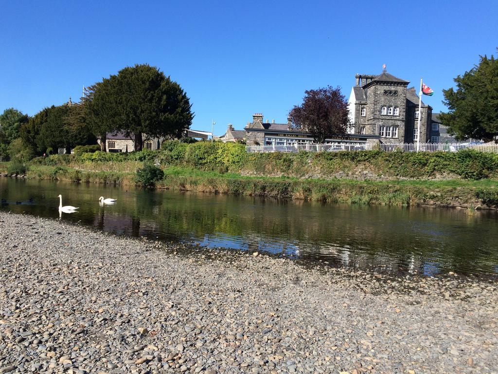 The Eagles Hotel Llanrwst Exterior photo